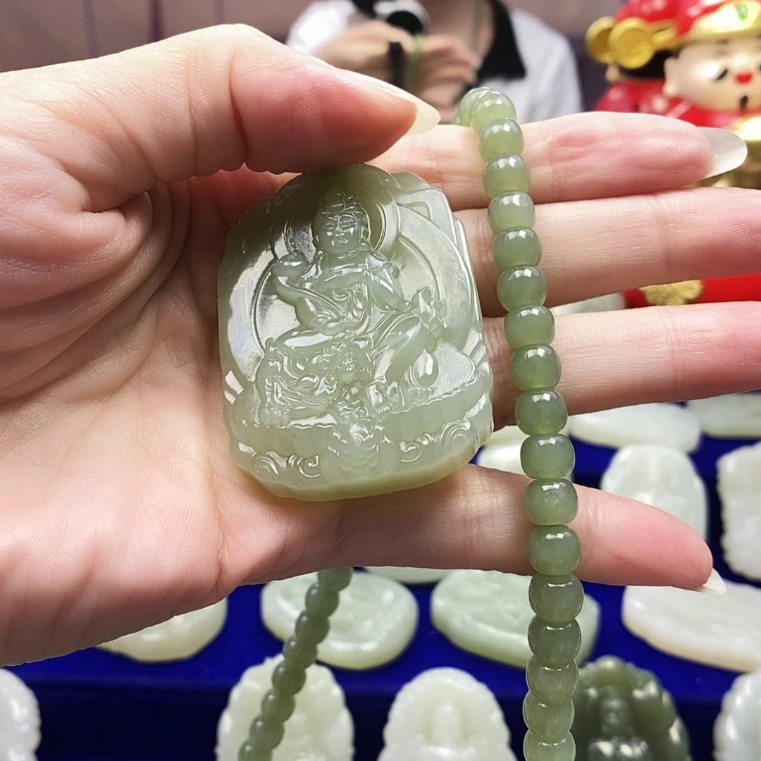飞***子和田玉未镶嵌颈饰