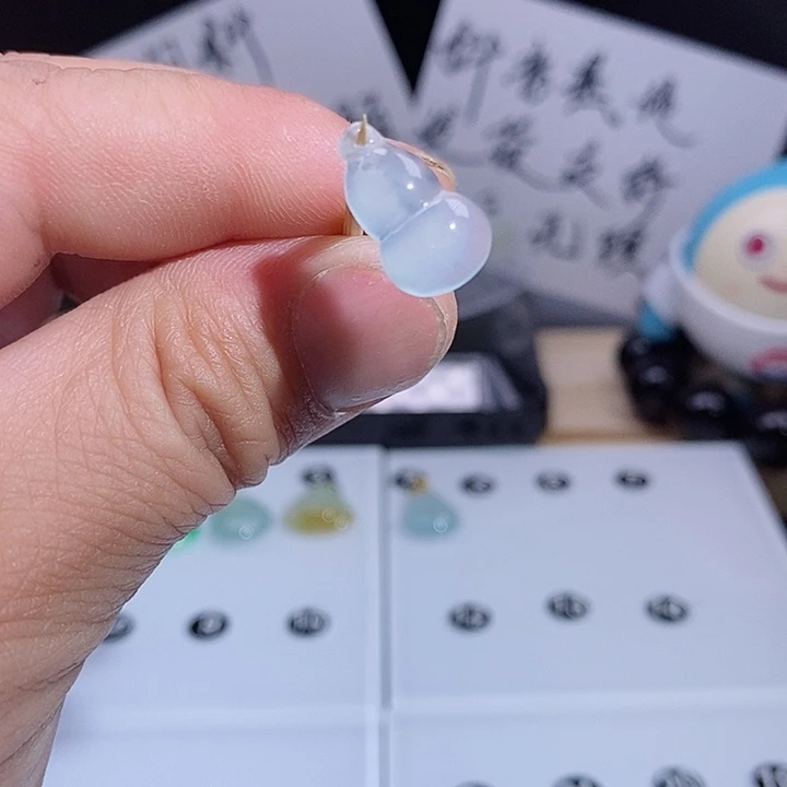 翡翠未镶嵌颈饰葫芦