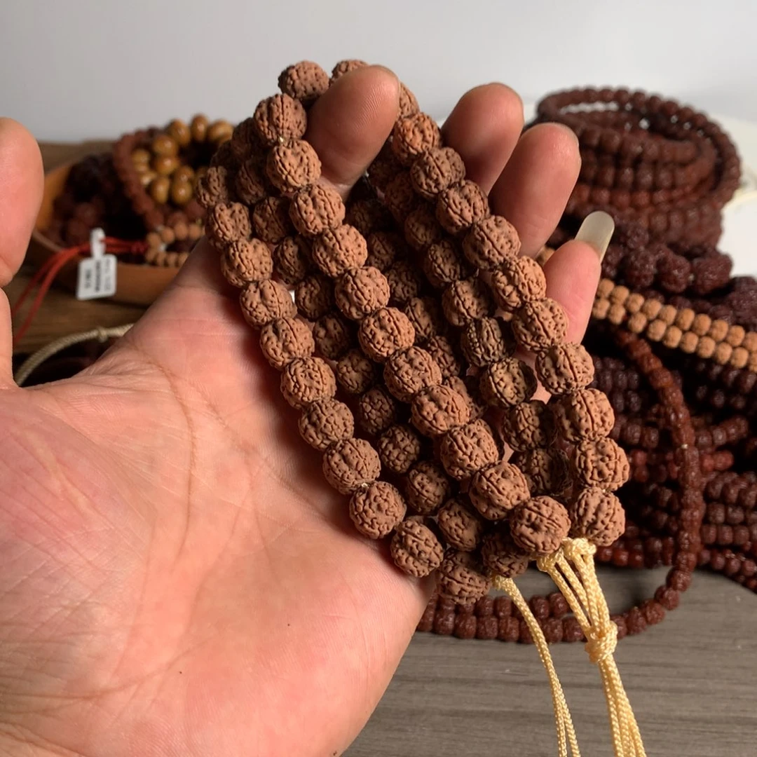 金刚菩提吊坠梅花手持12mm左右孔道黄