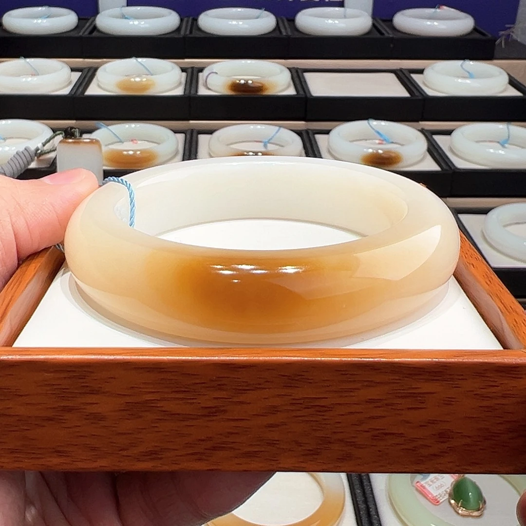 和田玉未镶嵌手镯