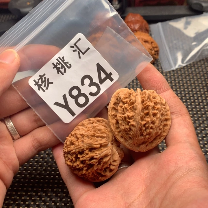 文玩核桃吊坠窝峰顶