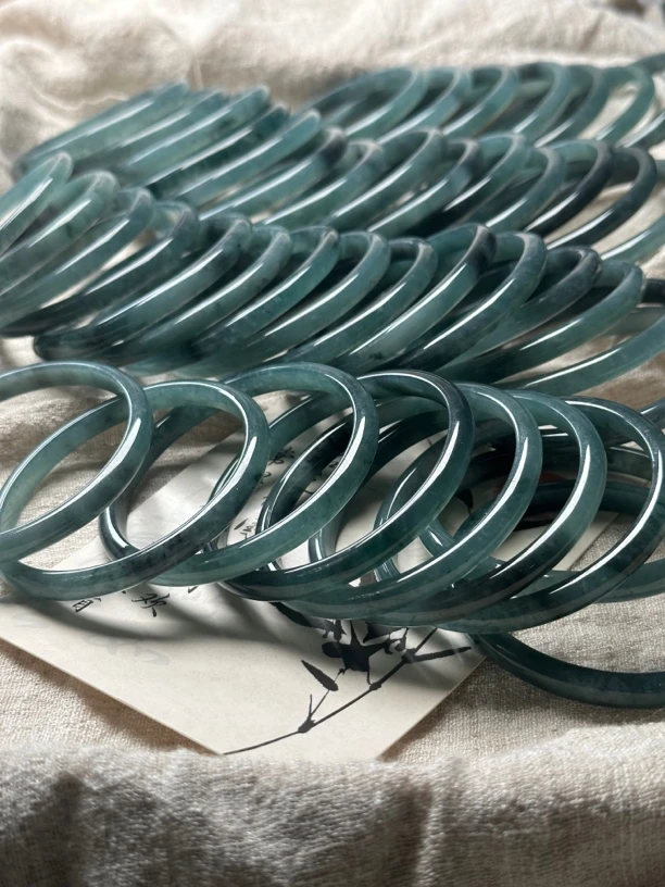 「小正圈」天然翡翠a货 手镯 颜色不一 随机发一条编号122