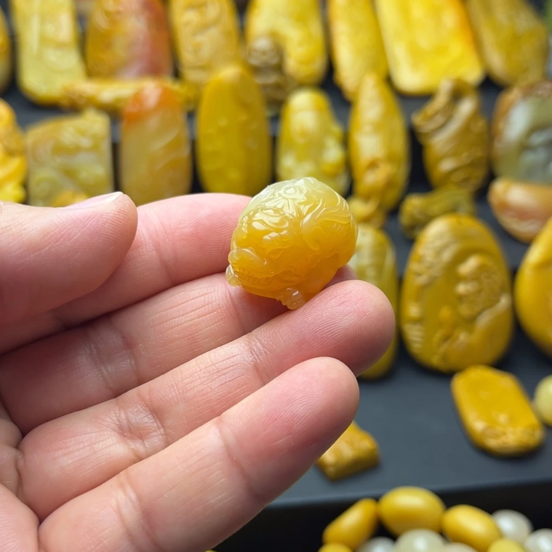 石***盛石英质玉未镶嵌颈饰