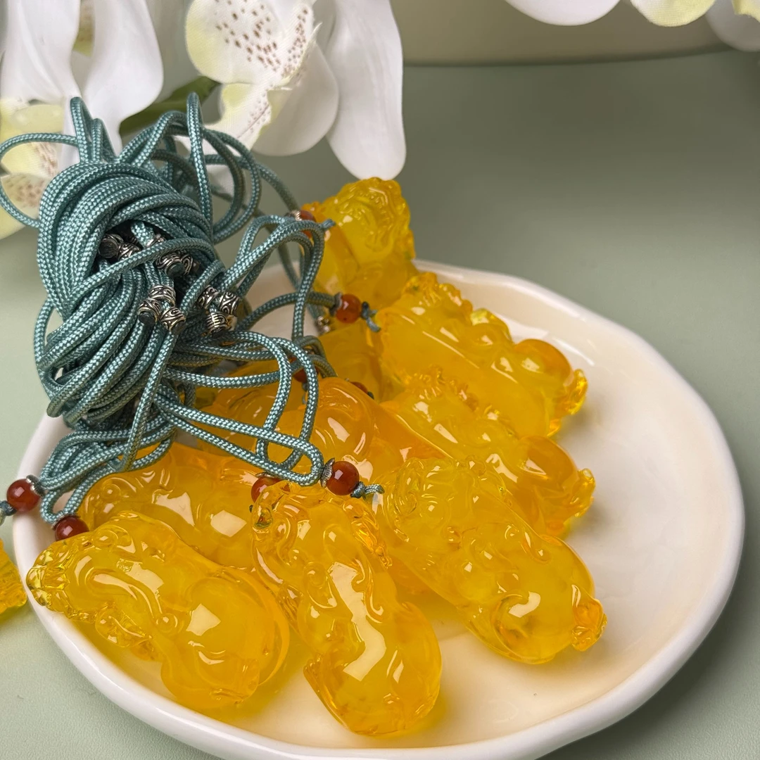 蜜蜡貔貅吊坠（多样发其一）b24