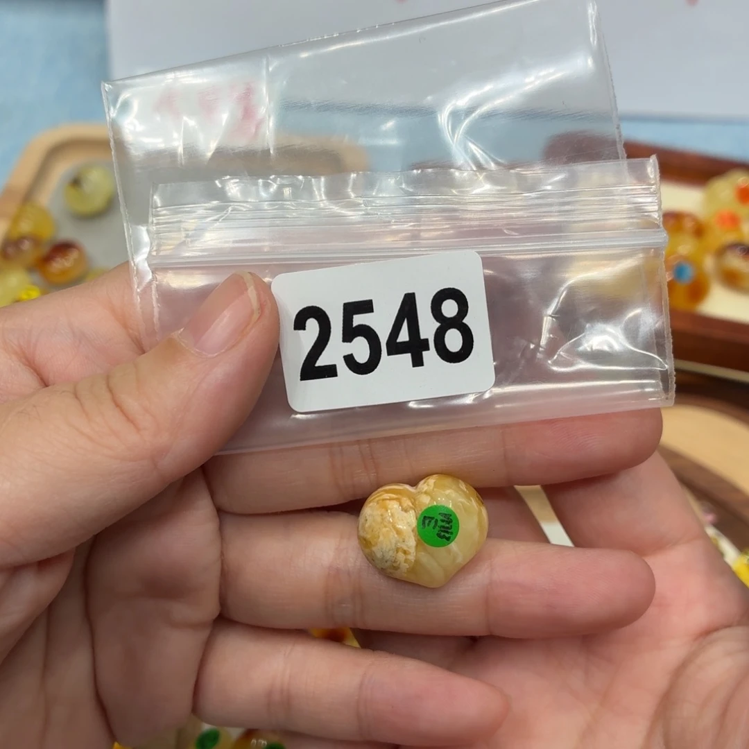 小***号琥珀未镶嵌珠宝奇石