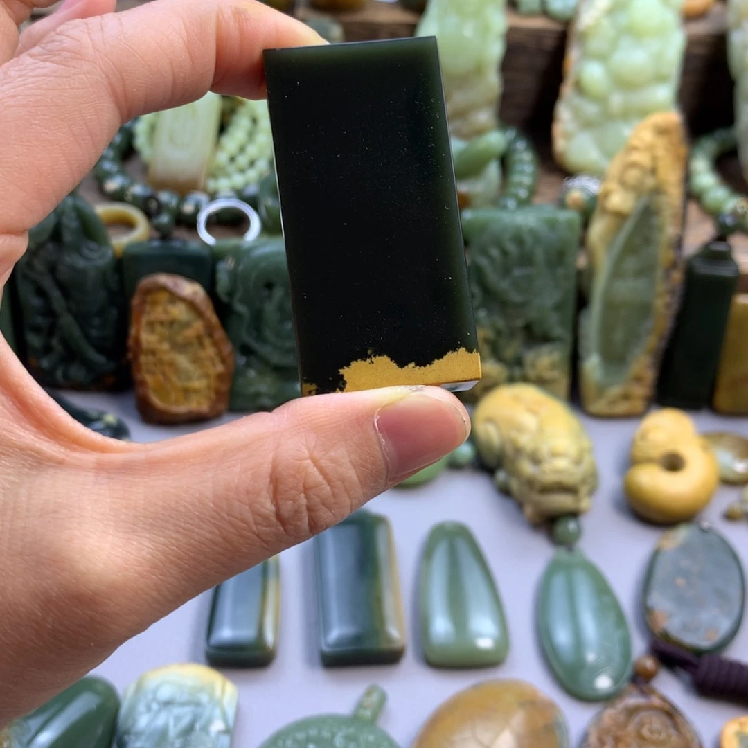 未镶嵌岫岩河磨玉（透闪石质玉）珠宝奇石皮*