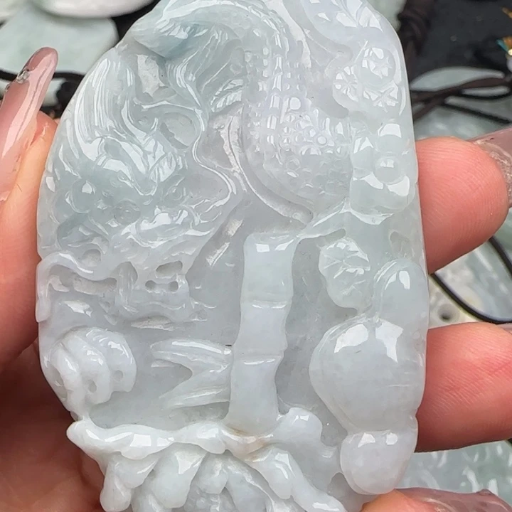 翡翠挂件未镶嵌龙