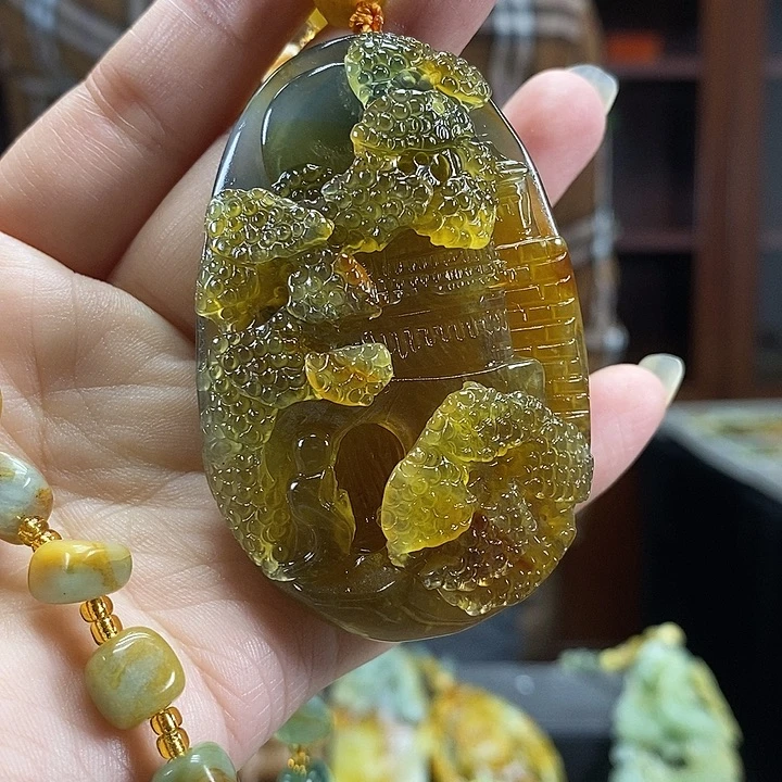 蛇纹石玉未镶嵌颈饰