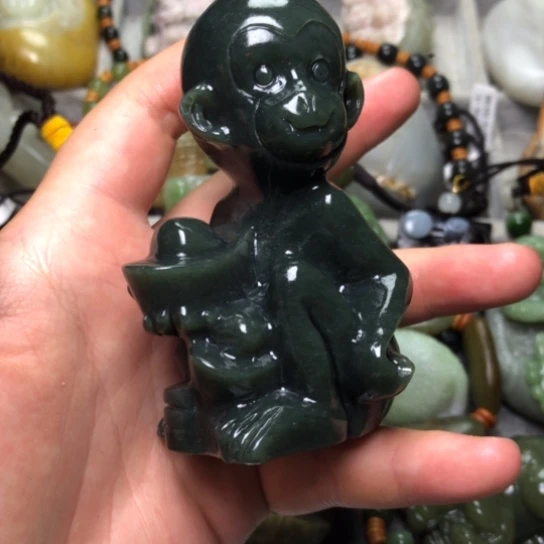 和田玉未镶嵌把件