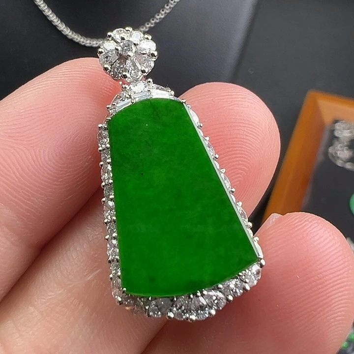 翡翠18K金镶嵌颈饰裸石19.2