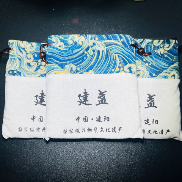 拍一发三建盏专属盏带一共拍个，方便随身携带建盏 颜色款式随机发