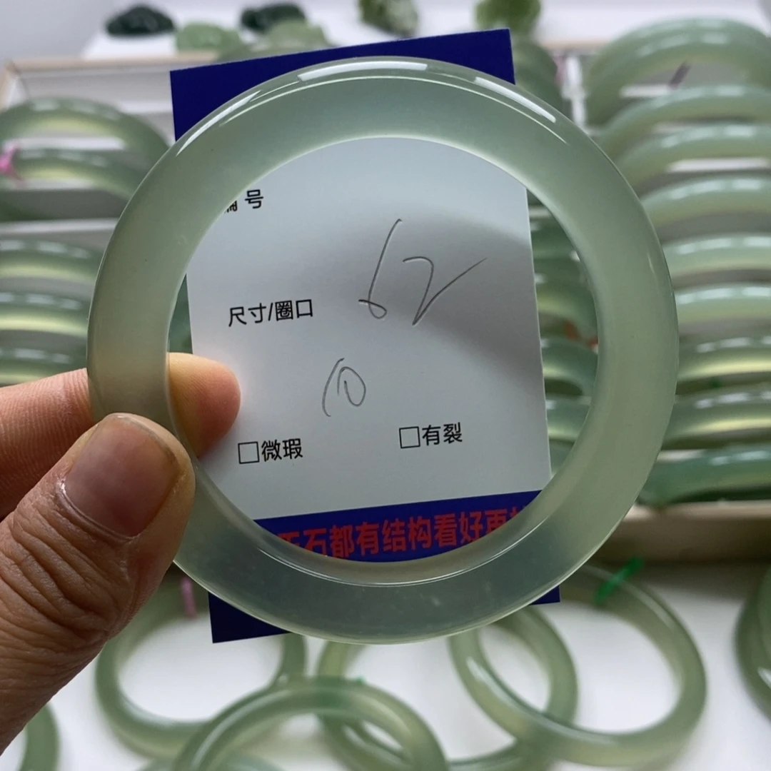 蛇纹石玉手镯未镶嵌细*情