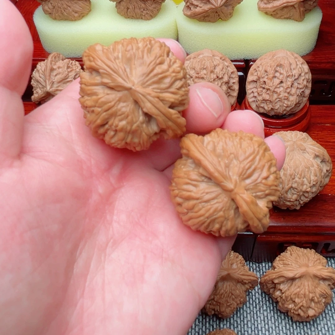 文玩核桃吊坠白狮子40尺全品