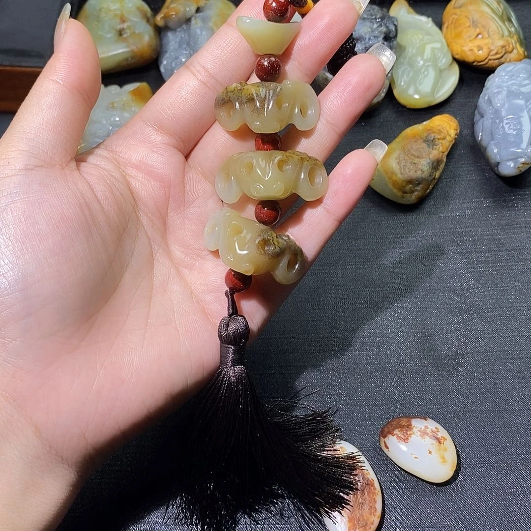 北***树颈饰未镶嵌和田玉