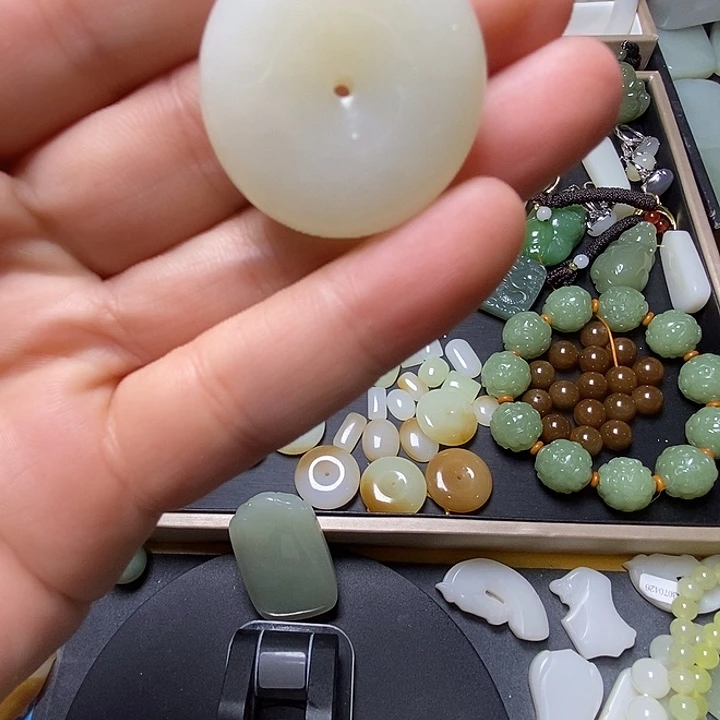 和田玉（糖玉）未镶嵌颈饰