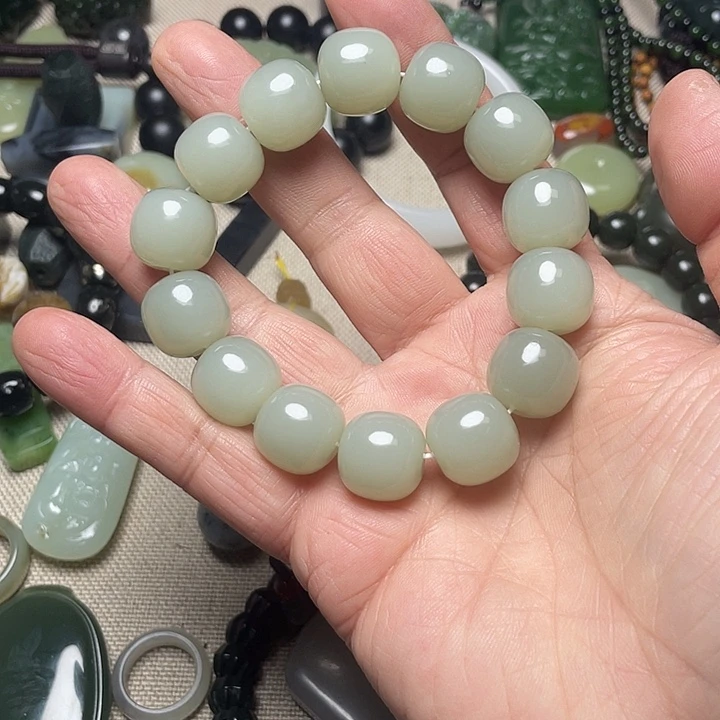 空***君和田玉（糖玉）未镶嵌颈饰