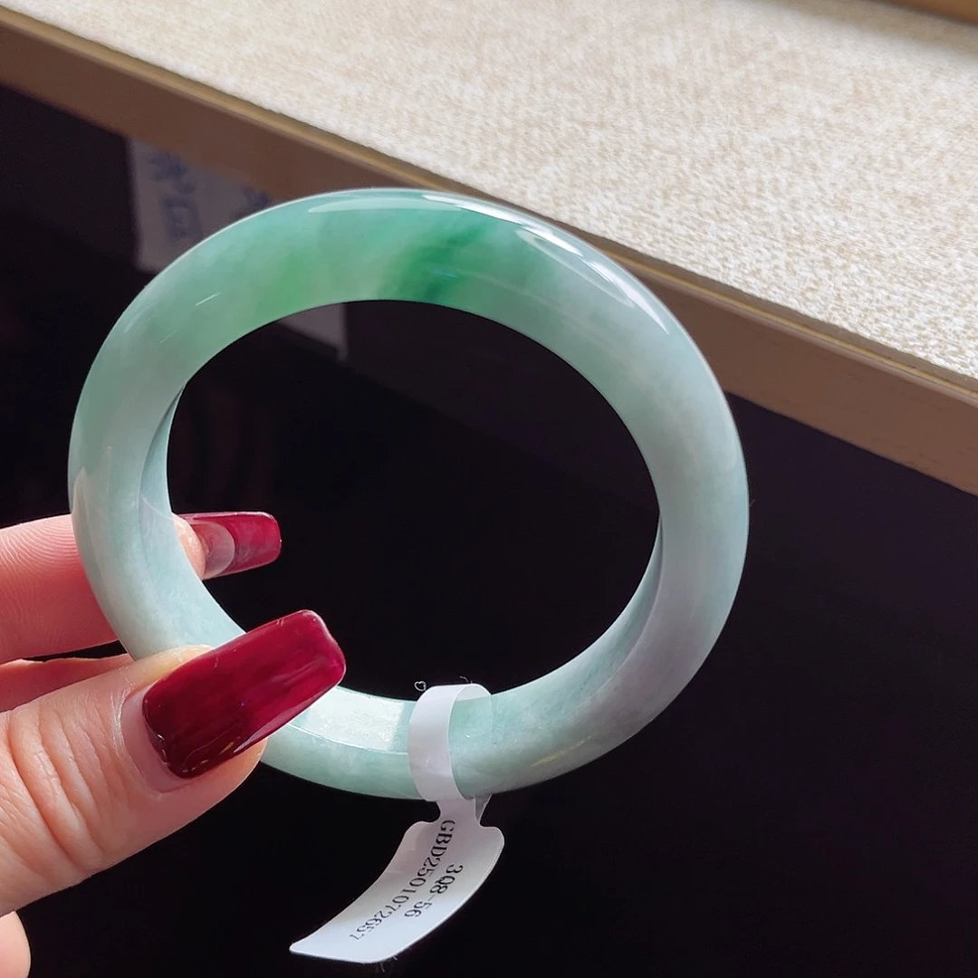 翡翠手镯未镶嵌手镯