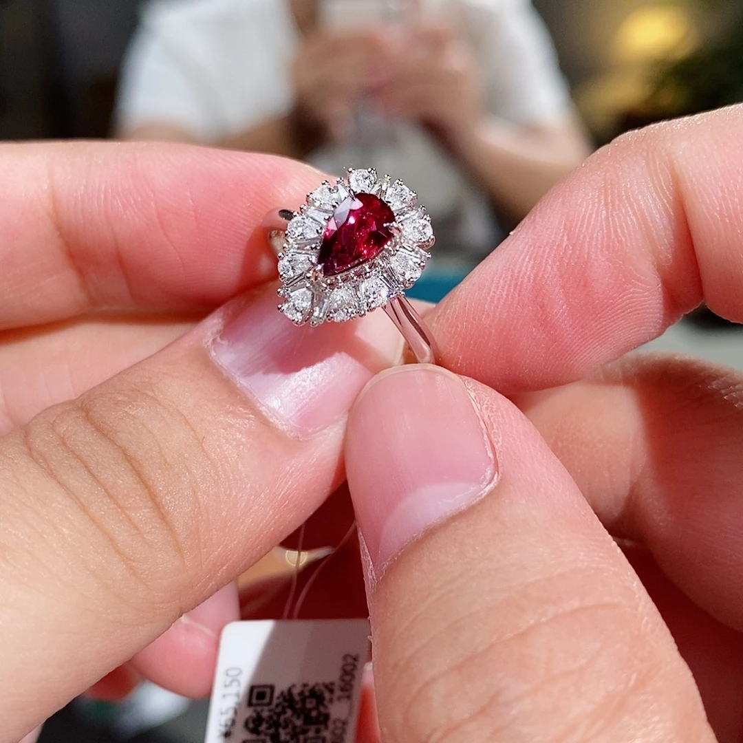 18K金镶嵌戒指红宝石1.02ct