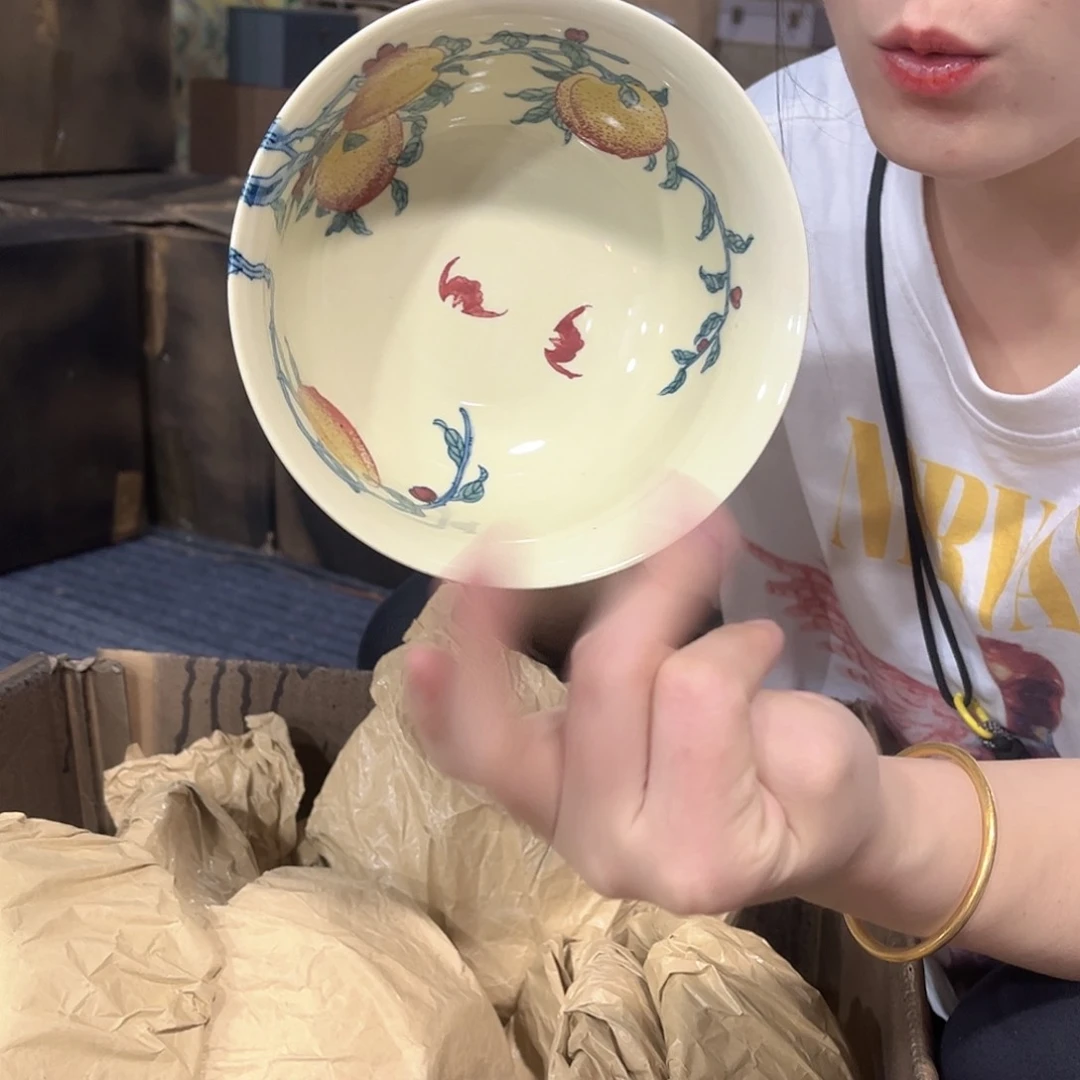 摆件////景德镇陶瓷器。黄。
