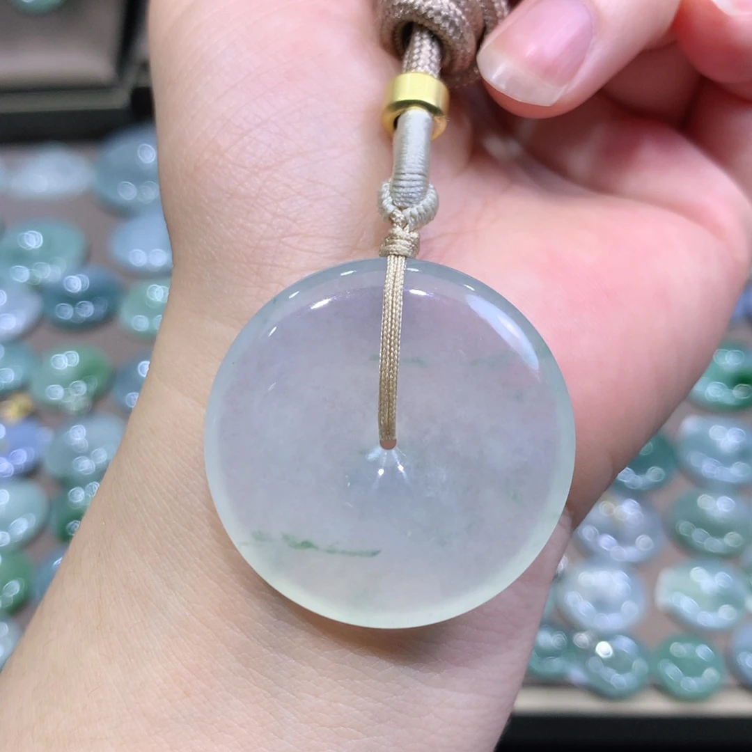 翡翠未镶嵌颈饰平安扣