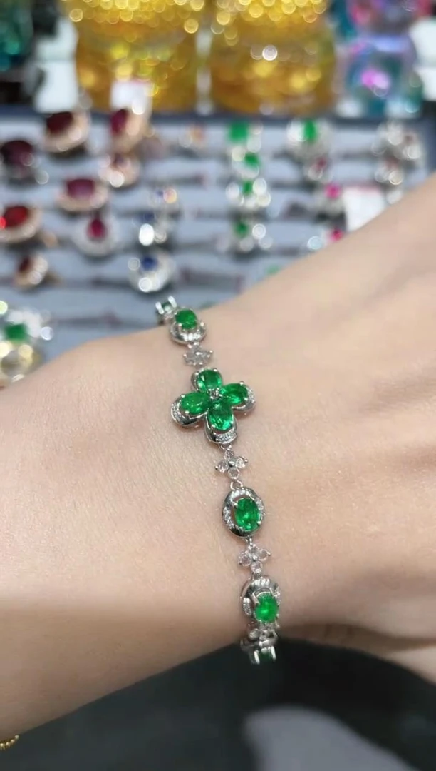 18K金镶嵌天然祖母绿手链四叶草款