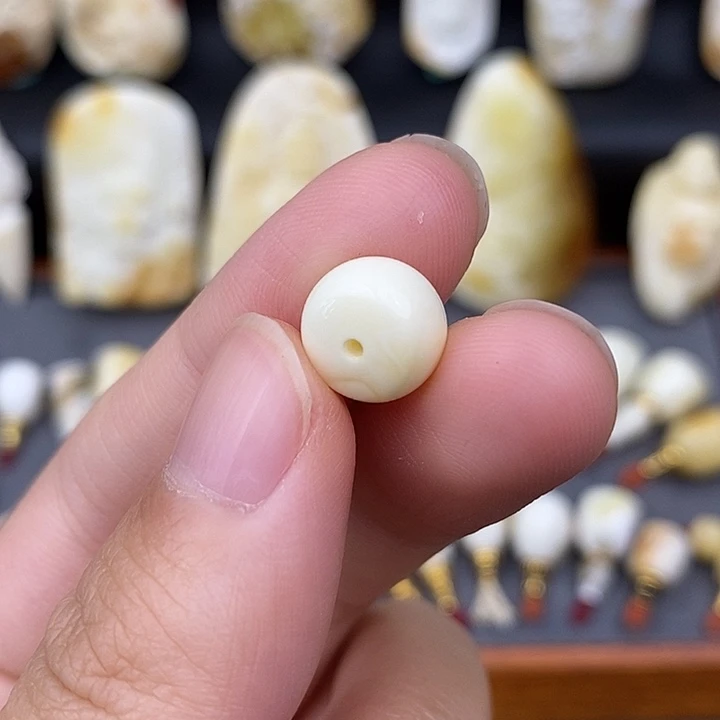 未镶嵌琥珀裸石10×7白蜡墩子