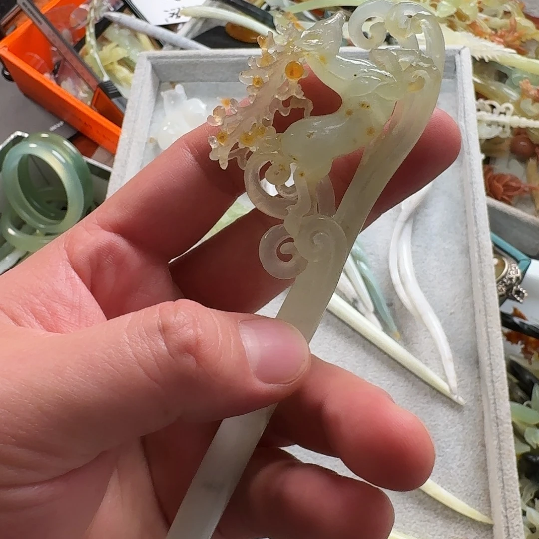 应***是蛇纹石玉未镶嵌发饰