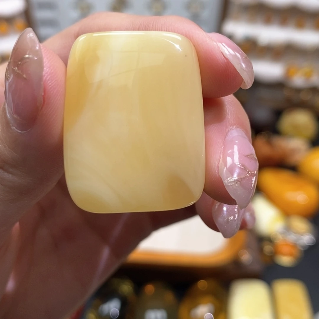 琥珀裸石未镶嵌成品