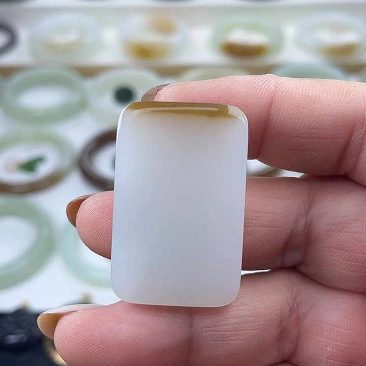 和田玉（糖玉）未镶嵌颈饰
