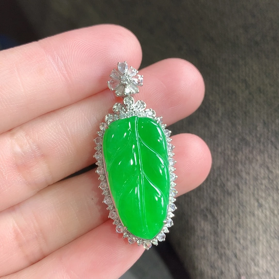 翡翠18K金镶嵌颈饰