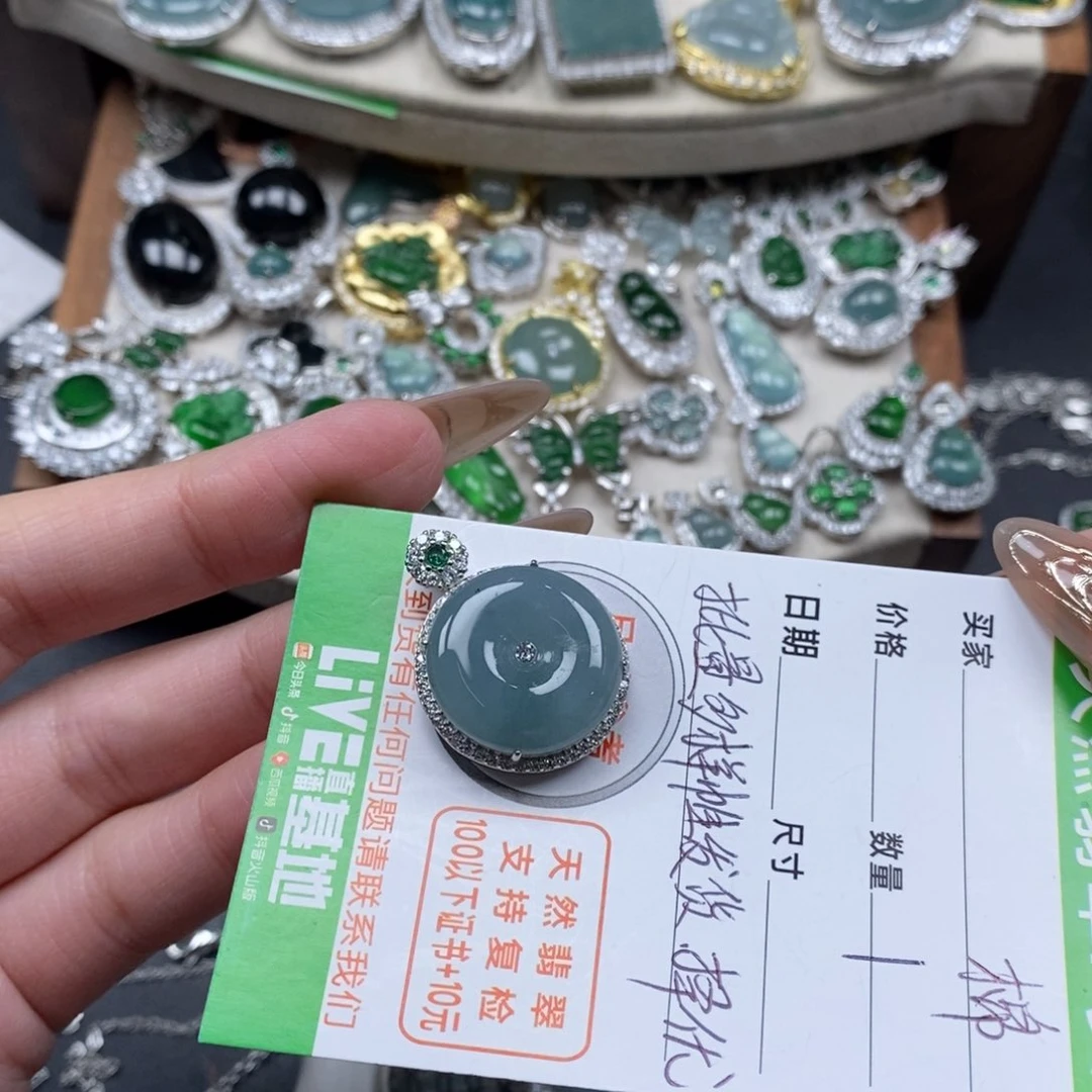翡翠颈饰未镶嵌翡翠
