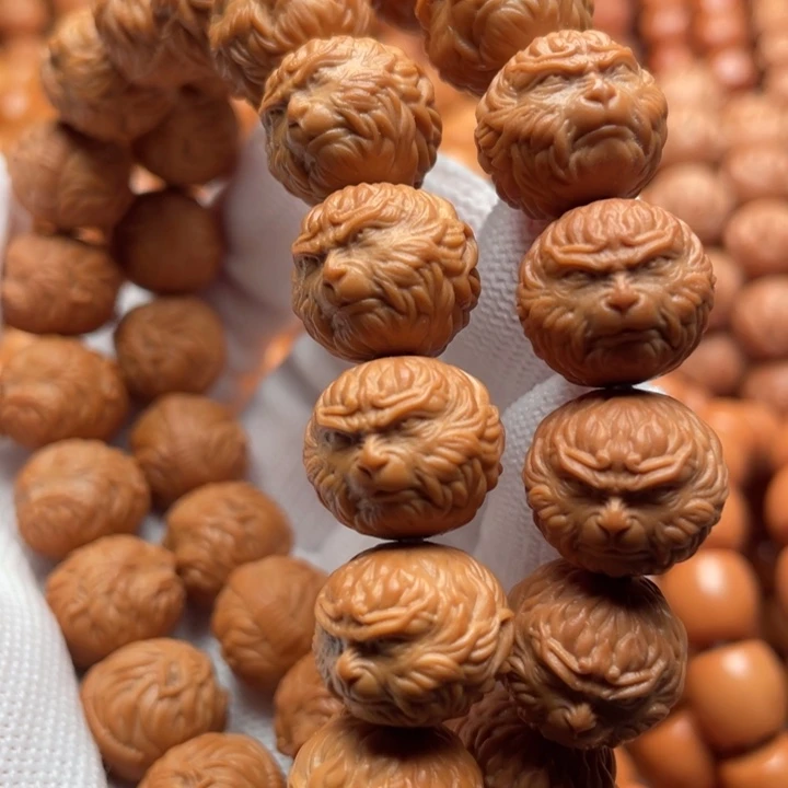 猴头核桃吊坠时**雾斗战胜佛