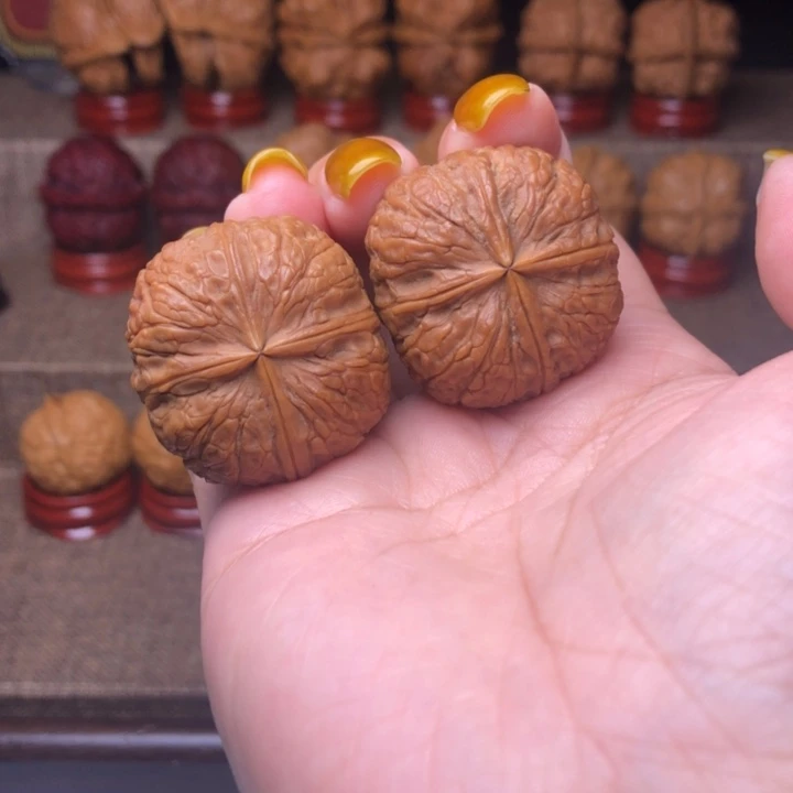 文玩核桃把件18号状元红四楞32尺