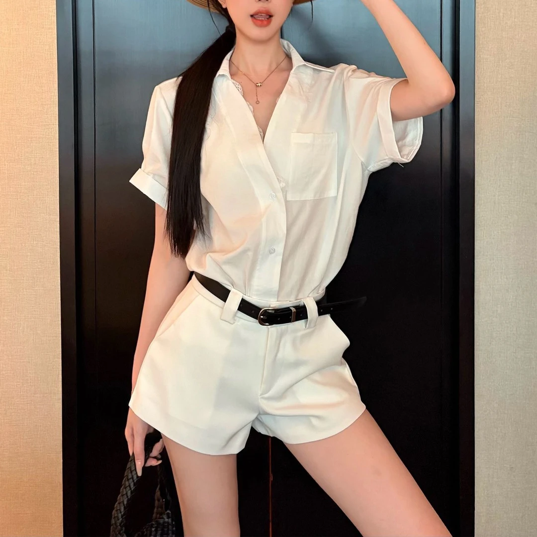 白色时尚边v领短袖衬衫女夏季度假风气质套装休闲阔腿短裤两件套