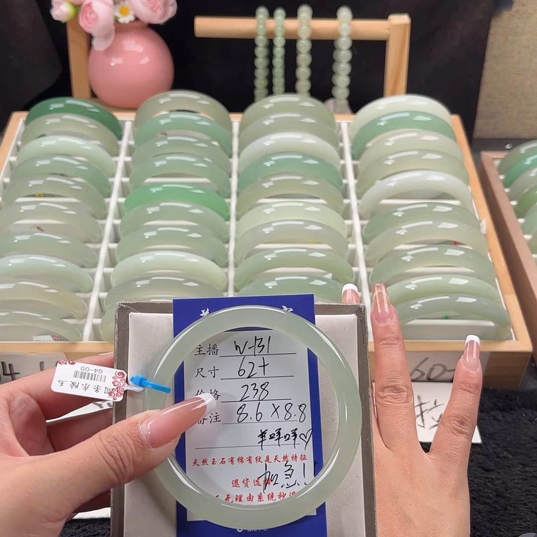 未镶嵌手镯石英质玉羊**?
