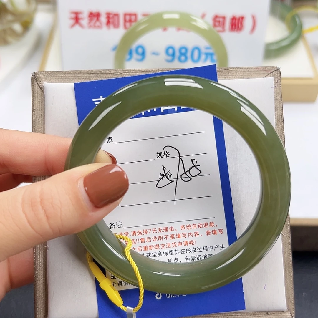 和田玉未镶嵌手镯