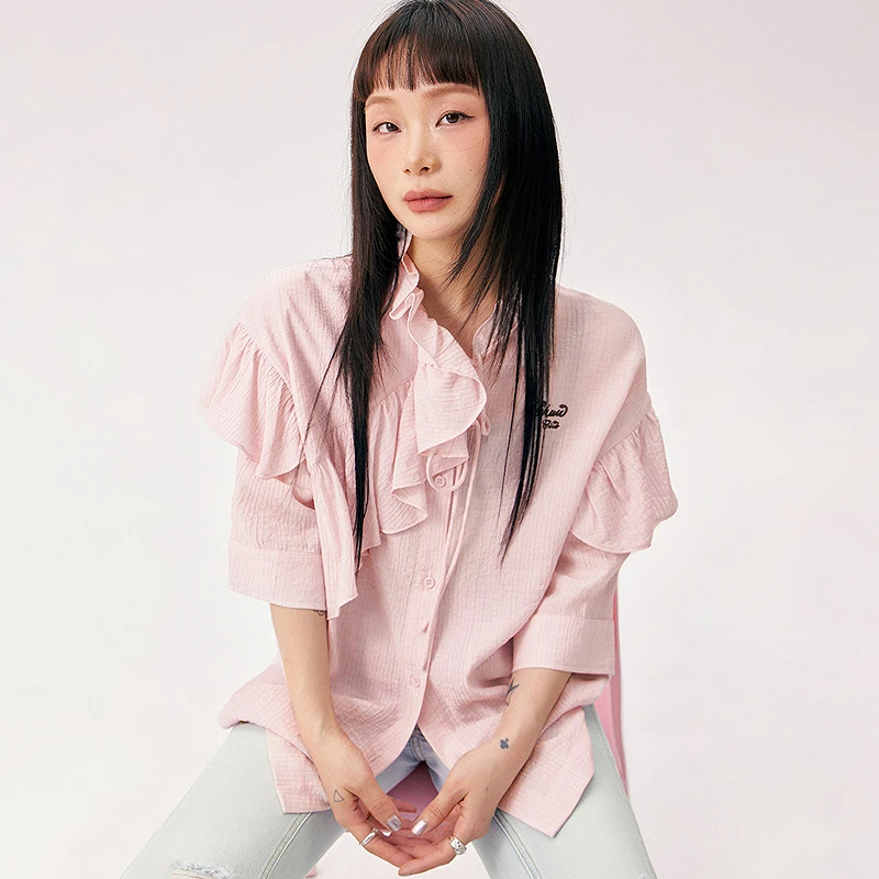 CHUU夏季女装字母刺绣设计木耳边甜美风荷叶边设计个性衬衫