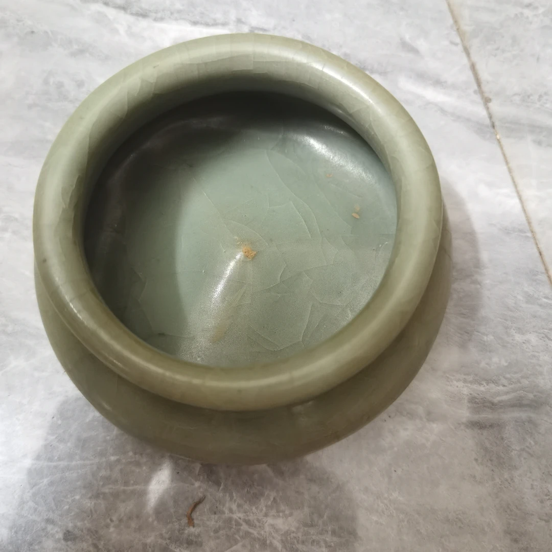 釉色饱满的钧瓷青釉香炉，工艺精湛