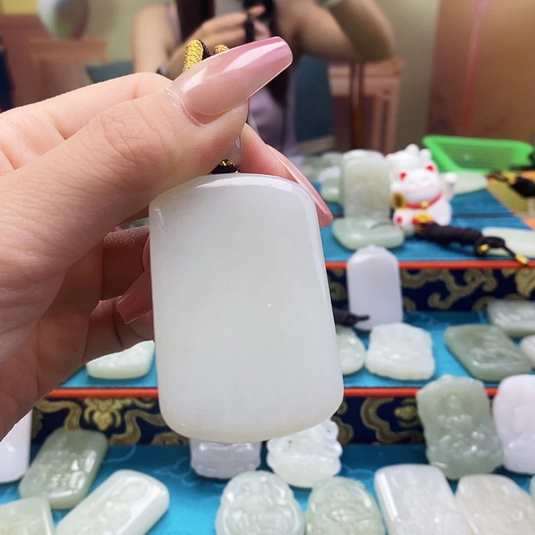 和田玉未镶嵌颈饰冬*