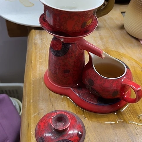 微瑕，不能明火，自动充茶具配红杯子8个
