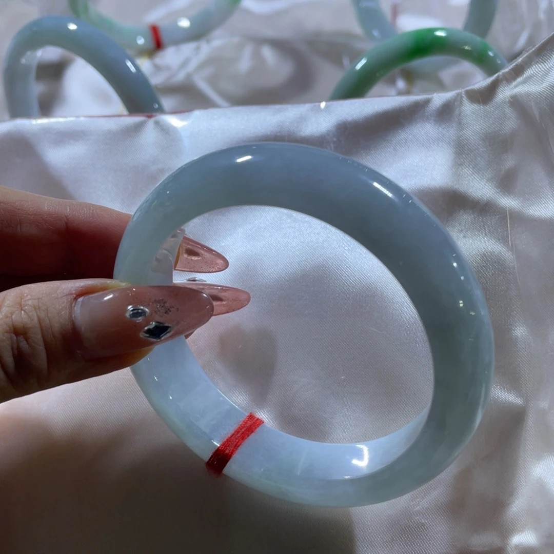 未镶嵌挂件翡翠手镯