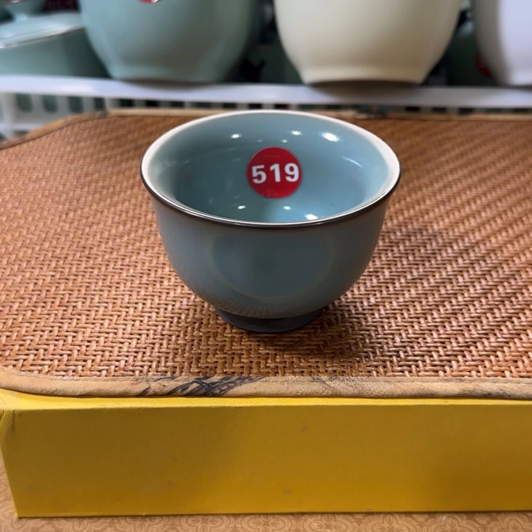 瓷片开播见面礼，小微瑕。