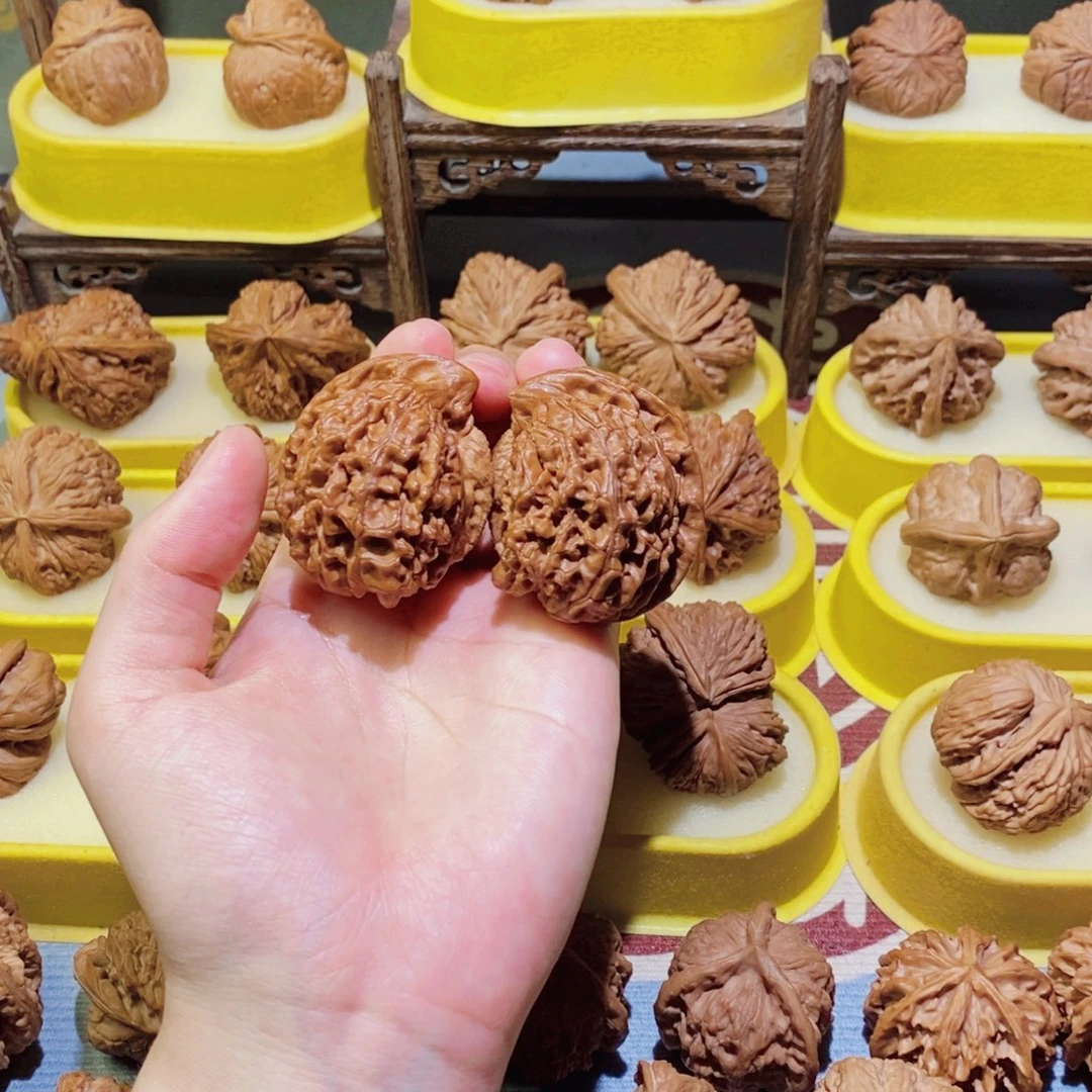 【闪购商品】文玩核桃吊坠鹰嘴