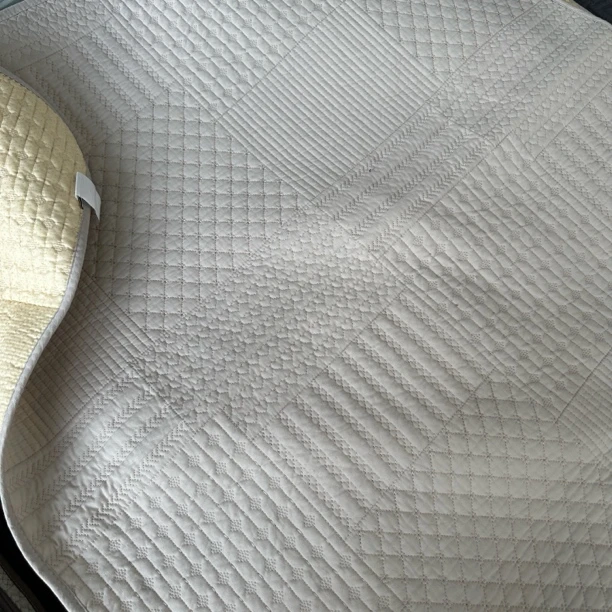 《辉岳》约110x210 奶茶色小爱心款棉沙发垫 发一个微瑕
