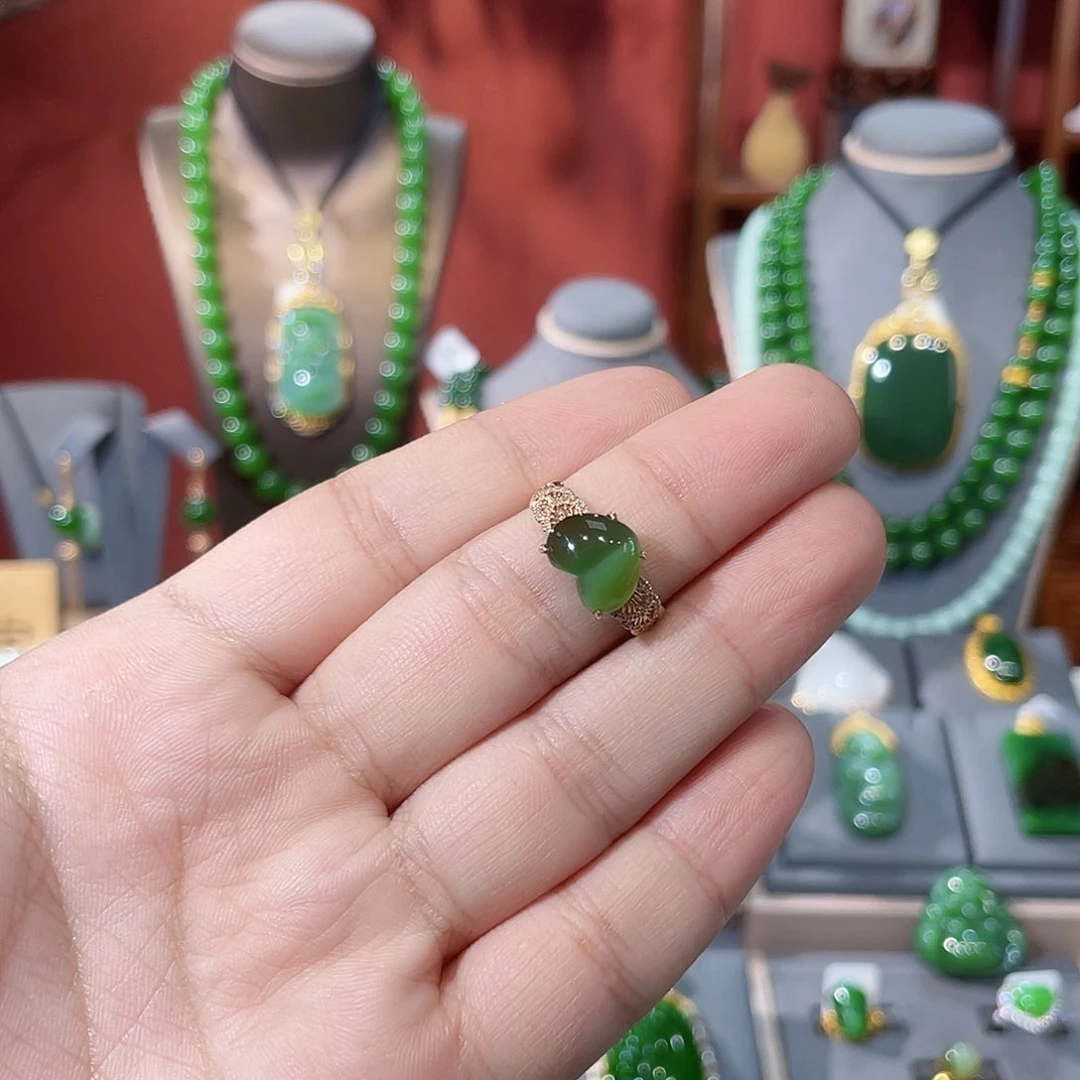 和田玉18K金镶嵌颈饰