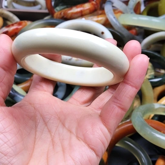 蛇纹石玉手镯未镶嵌菲*