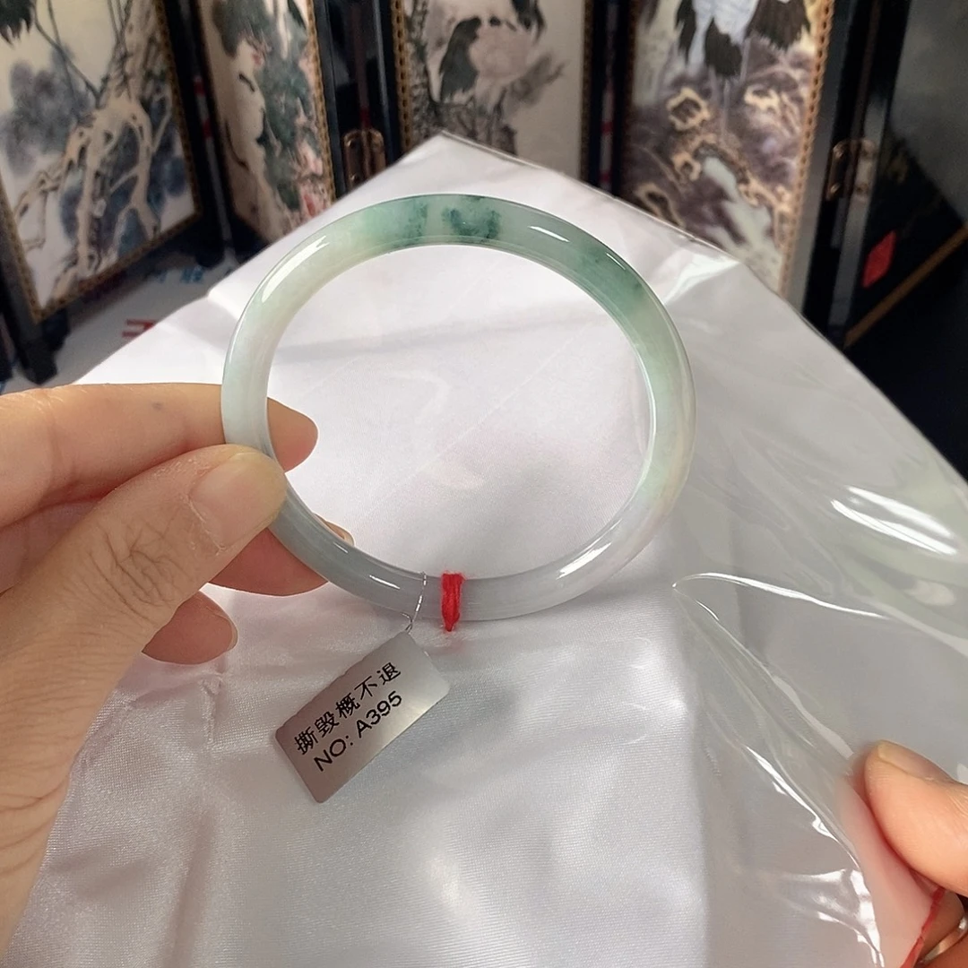 翡翠未镶嵌手镯（圆镯）56.3