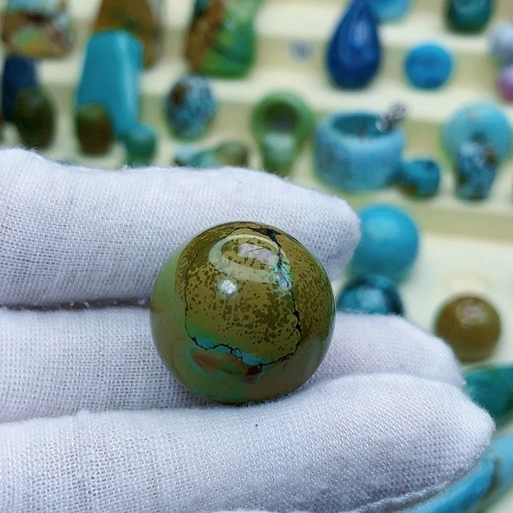 绿松石颈饰未镶嵌