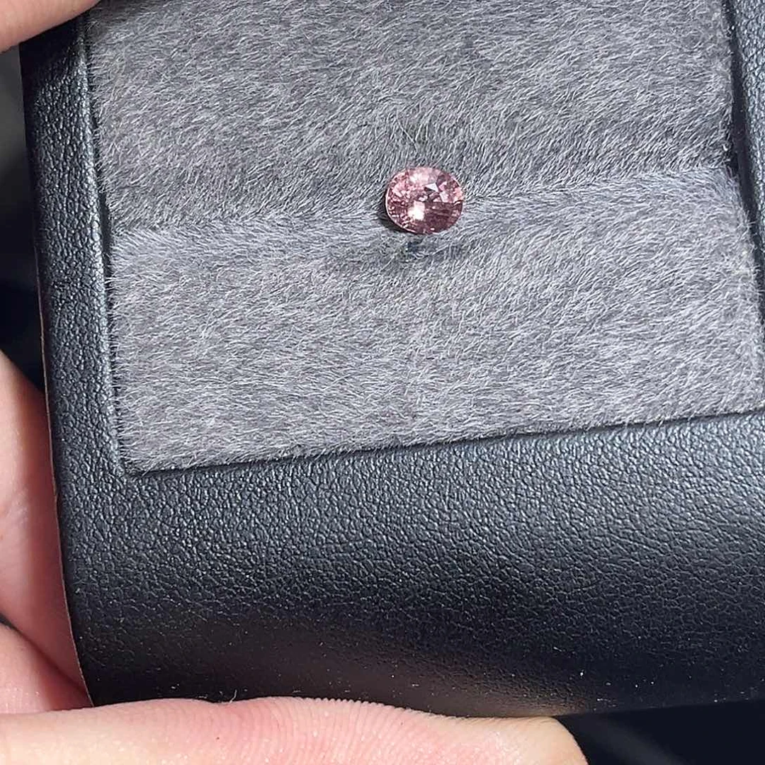 彩色蓝宝石裸石0.85克拉