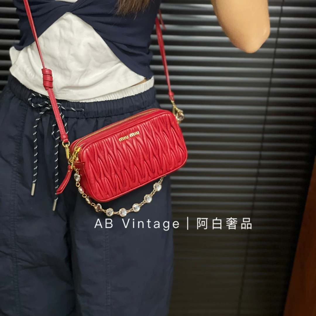 95新 MIU MIU/缪缪 阿白奢品/缪缪 红色相机包